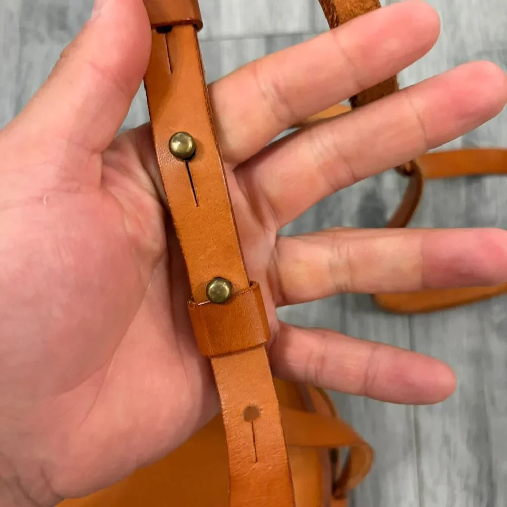 Sara Barner Cognac Leather Round Crossbody Zip Bag - Picture 5 of 8